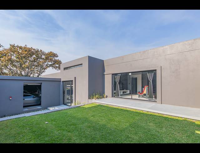 3 BEDROOM FREEHOLD FOR SALE IN LINDEN
